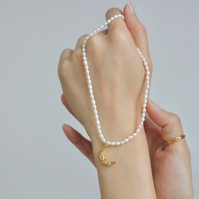 Freshwater pearl strand, Gold Hammered Moon Necklace - Natural Pearl Chain Necklace, Gold moon charm, Freshwater pearl necklace, real pearl