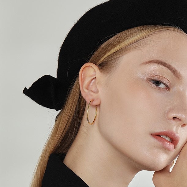 Dainty Hoop Earrings, Medium Hoop Earrings, Dainty Hoops, Delicate Hoop Earrings, Hoops, Thin Wire Hoops 18K Gold Hoops Hypoallergenic