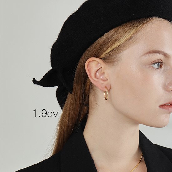 Dainty Hoop Earrings, Medium Hoop Earrings, Dainty Hoops, Delicate Hoop Earrings, Hoops, Thin Wire Hoops 18K Gold Hoops Hypoallergenic