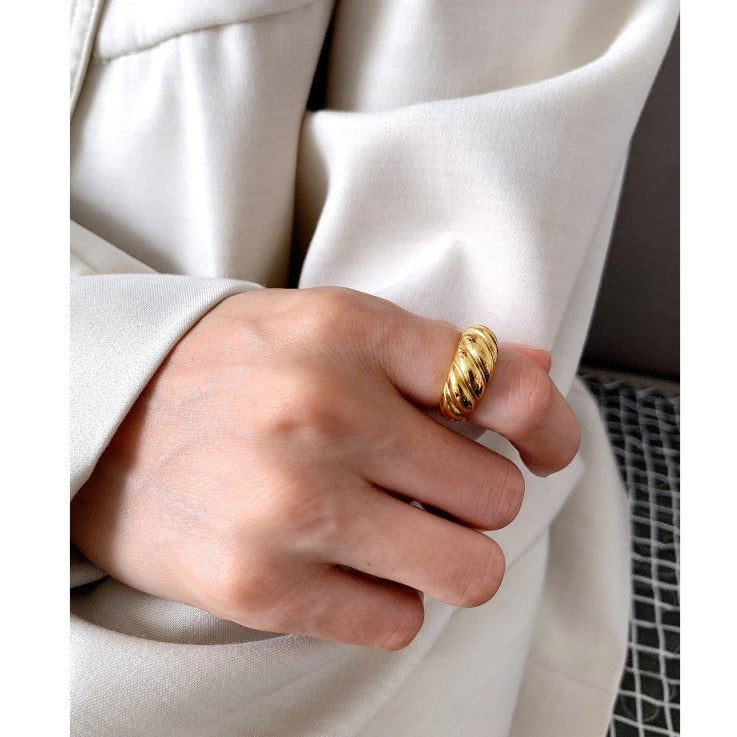 18K Gold Twisted Dome Ring Croissant Ring Chunky Ring Gold Braid Rope Ring Classic Dome Ring for Women Croissant Dome Twist Rope WATERPROOF