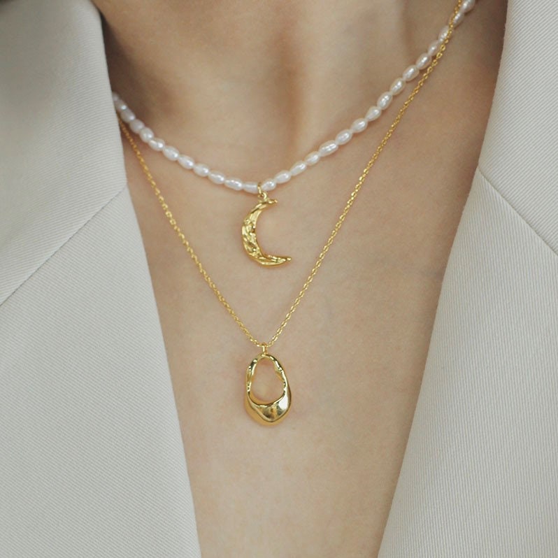 Freshwater pearl strand, Gold Hammered Moon Necklace - Natural Pearl Chain Necklace, Gold moon charm, Freshwater pearl necklace, real pearl