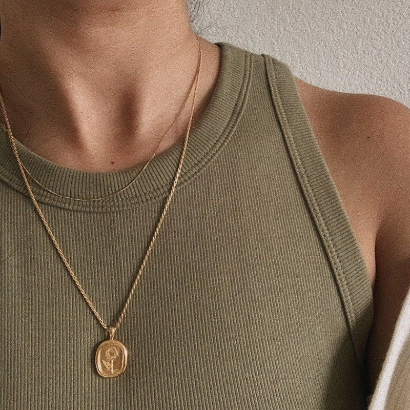 Gold Sunflower Oval Necklace, 18k Gold Plated Sunflower Jewelry, Flower Jewellery, rope chain necklace, Nature Inspired Floral Tag Necklace