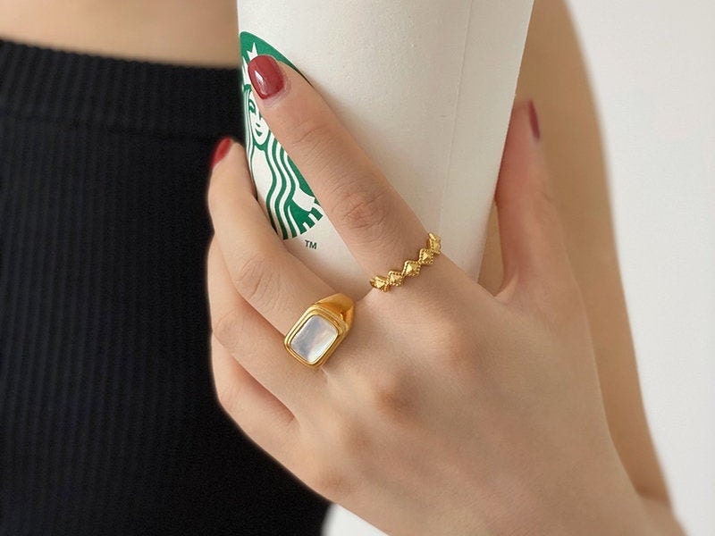 18K Gold Mother of Pearl Ring, Statement Ring, White Shell Ring, Stacking Rings, Gold Vintage Ring, Chunky Gold Ring, Square Mother of Pearl