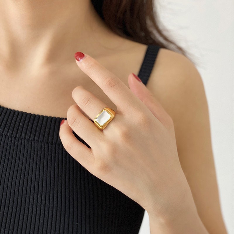 18K Gold Mother of Pearl Ring, Statement Ring, White Shell Ring, Stacking Rings, Gold Vintage Ring, Chunky Gold Ring, Square Mother of Pearl