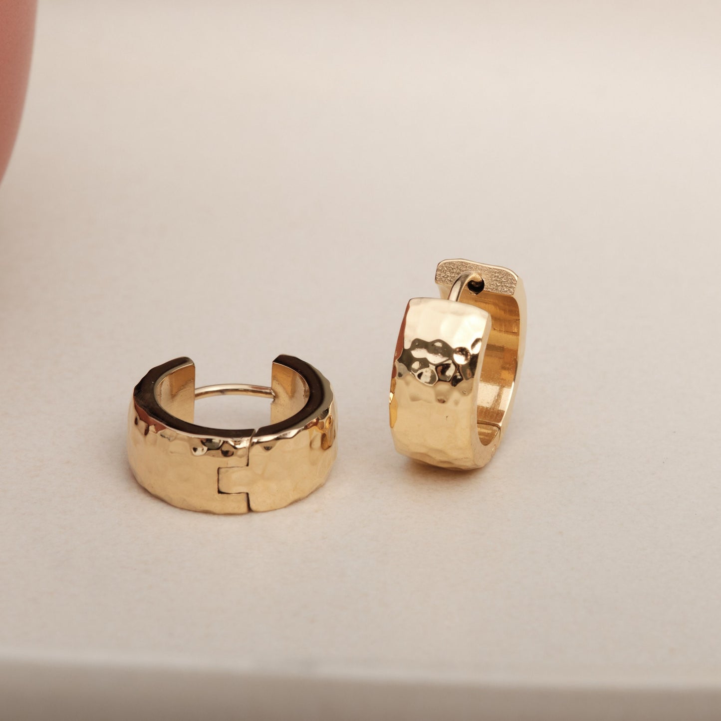 18K Gold Hammered Chunky Hoop Earrings, Gold Hammered Huggies, Gold Chunky Hammered Hoops Chunky Earring Chunky Hoops, Gold Huggies