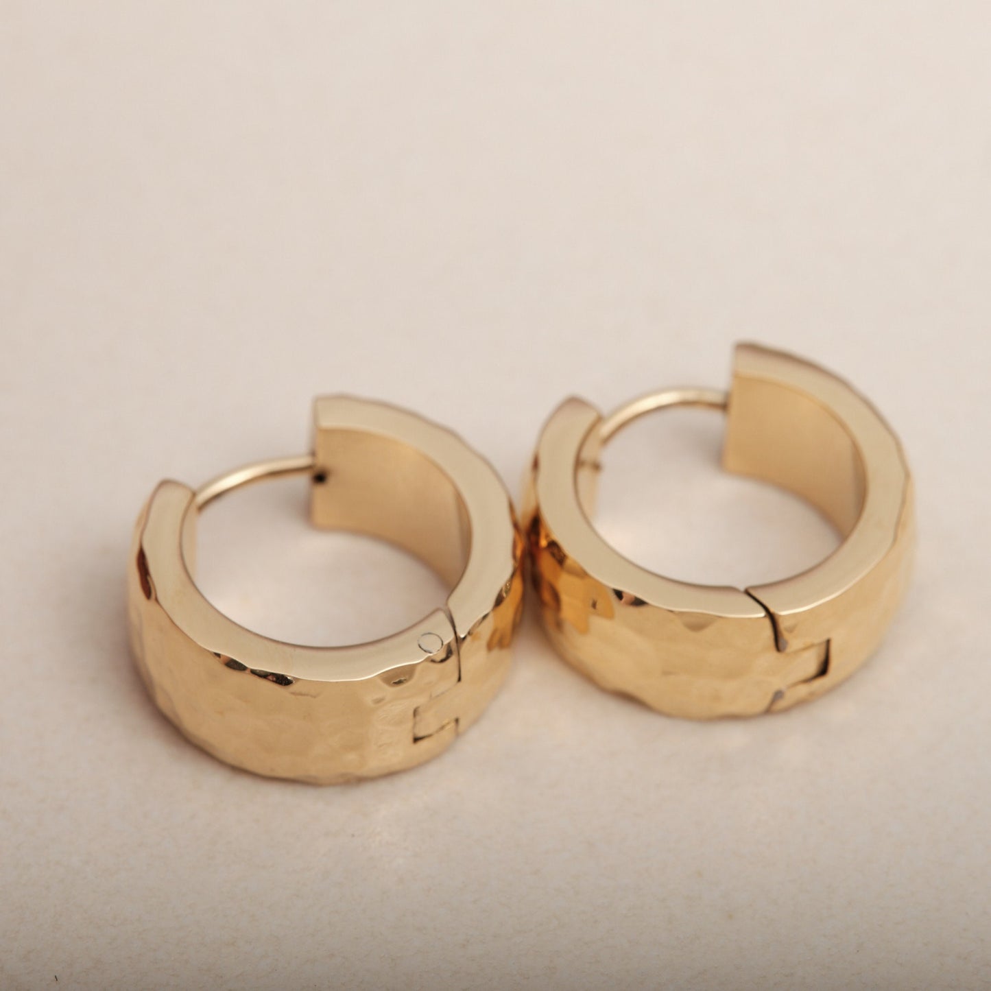 18K Gold Hammered Chunky Hoop Earrings, Gold Hammered Huggies, Gold Chunky Hammered Hoops Chunky Earring Chunky Hoops, Gold Huggies