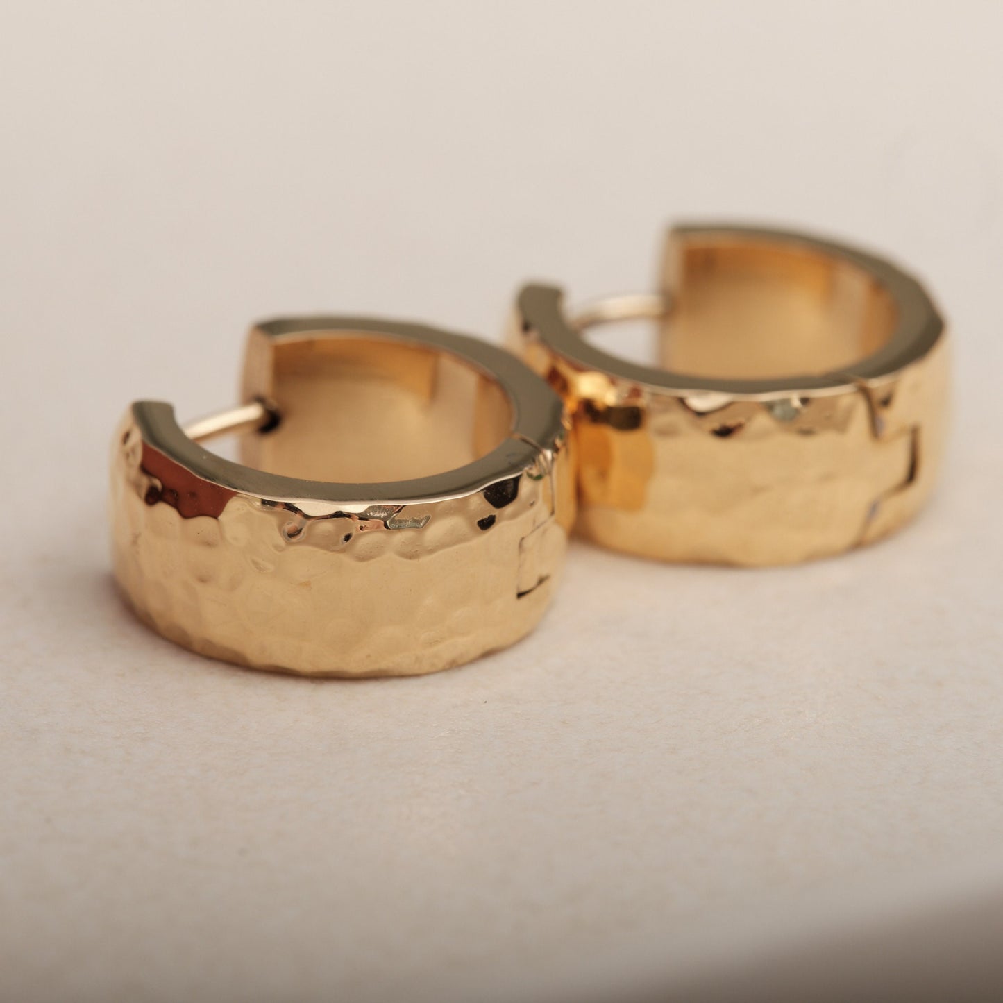 18K Gold Hammered Chunky Hoop Earrings, Gold Hammered Huggies, Gold Chunky Hammered Hoops Chunky Earring Chunky Hoops, Gold Huggies