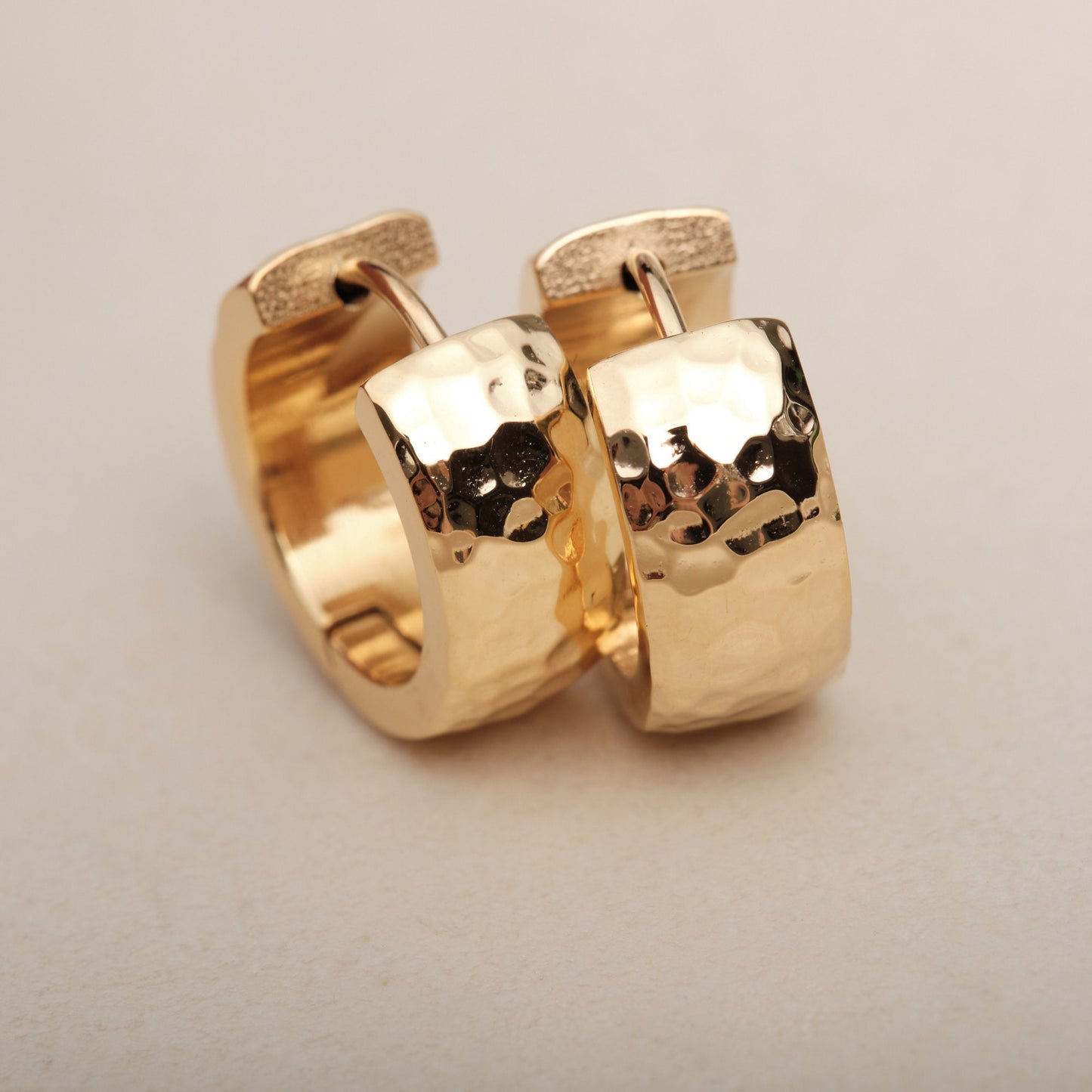 18K Gold Hammered Chunky Hoop Earrings, Gold Hammered Huggies, Gold Chunky Hammered Hoops Chunky Earring Chunky Hoops, Gold Huggies