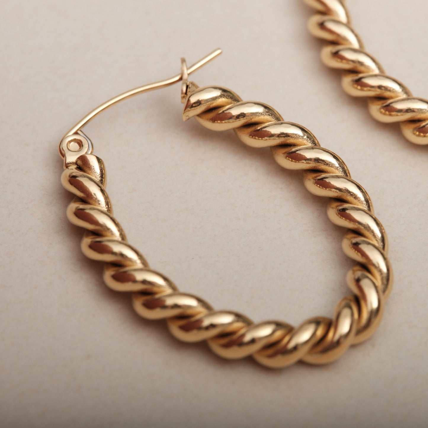 Gold Twist Hoop Earring French Twist Vintage Titanium Oval Earring Hoop Oval Huggie Water and Tarnish Resistant Oval Twisted Hoops