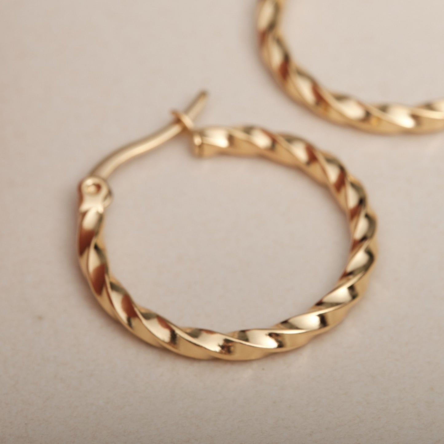 18K Gold Twisted Hoop, 18k Gold Plated Hoops, Gold Twisted Hoop, Gold Hoop Earrings, Dainty Minimalist Hoops, Gold Hoops Twisted Earrings