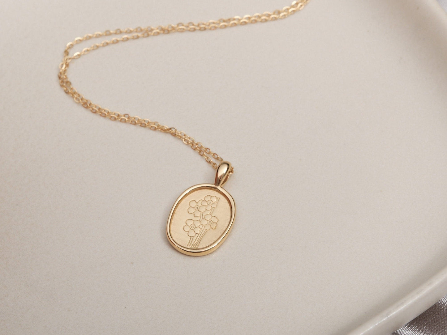 Wildflower Necklace 18k Gold Wildflower Bouquet Necklace Thoughtful Gift Meaningful Disc Necklace Flower Disc Necklace Birth Flower