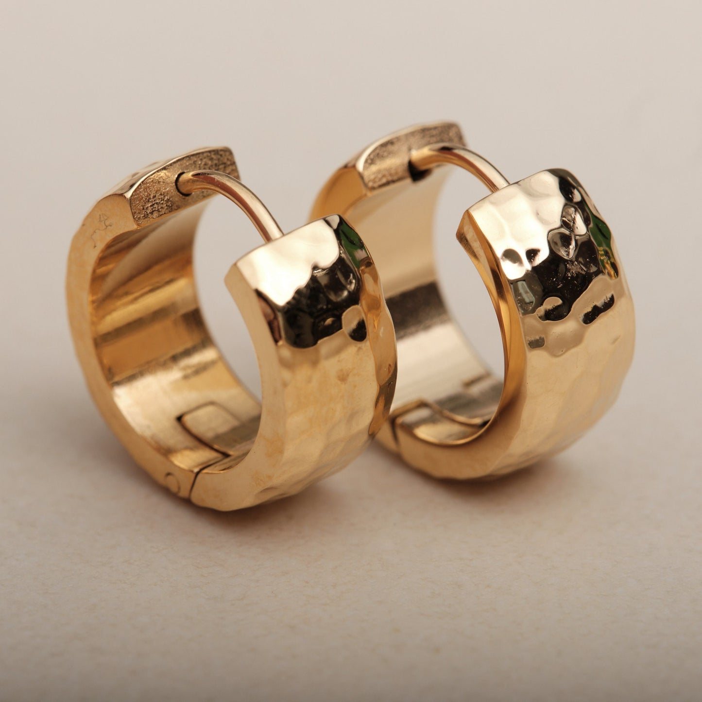 18K Gold Hammered Chunky Hoop Earrings, Gold Hammered Huggies, Gold Chunky Hammered Hoops Chunky Earring Chunky Hoops, Gold Huggies