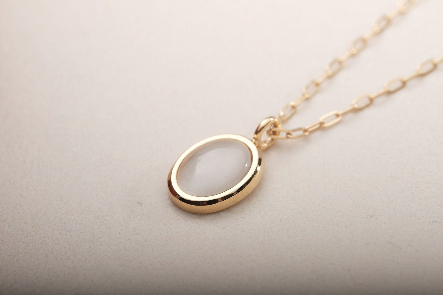 Gold Aquamarine Necklace, Crystal Necklace, March Birthstone, Oval Stone Necklace, Natural Aquamarine Pendant, Blue Agate, Vintage necklace