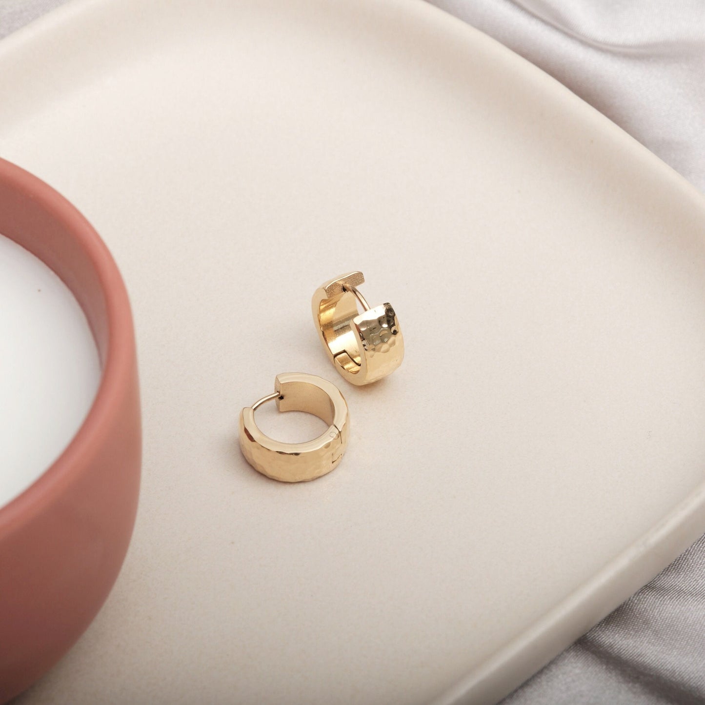 18K Gold Hammered Chunky Hoop Earrings, Gold Hammered Huggies, Gold Chunky Hammered Hoops Chunky Earring Chunky Hoops, Gold Huggies