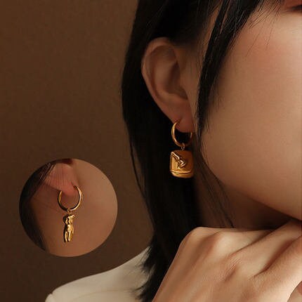 18k Gold pvd Female Bust Earrings God Body Earrings Minimalist Naked Body Hoops Nude Woman Figure Huggies Body Sculpture Gold Earrings