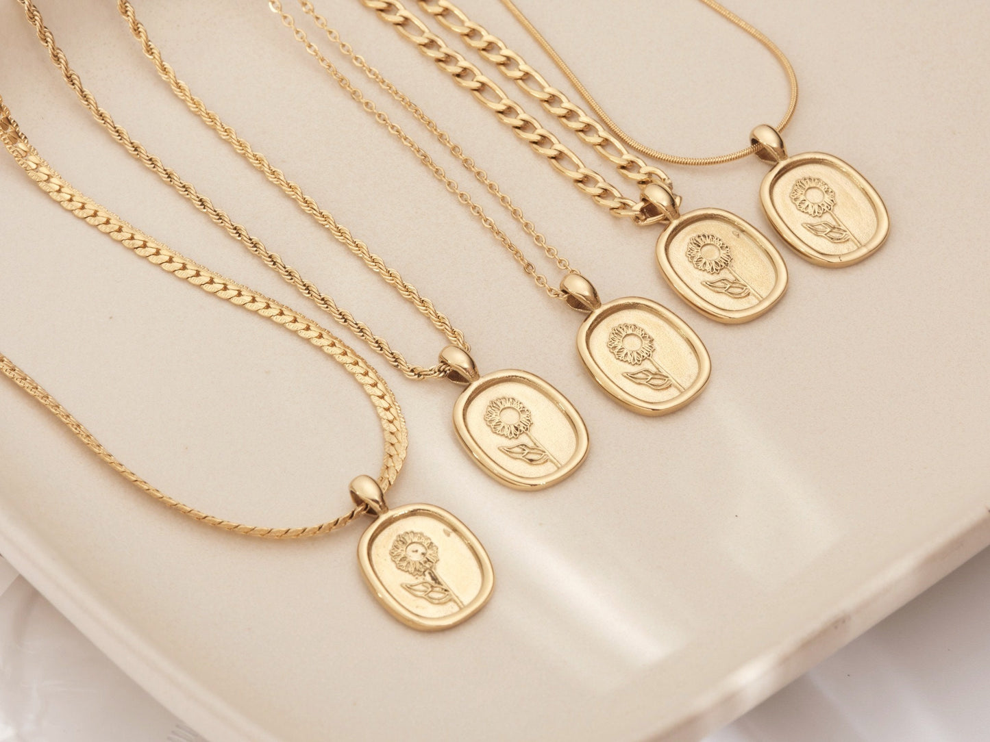 Gold Sunflower Oval Necklace, 18k Gold Plated Sunflower Jewelry, Flower Jewellery, rope chain necklace, Nature Inspired Floral Tag Necklace