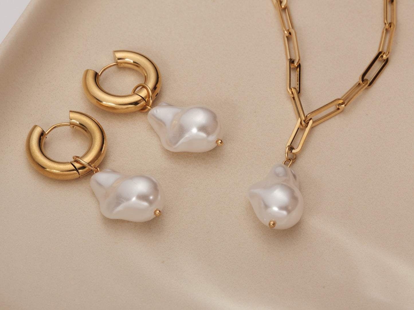 Rectangle link chain baroque pearl necklace, gold paperclip chain French Style statement pearl necklace stack Gold Baroque Pearl Necklace