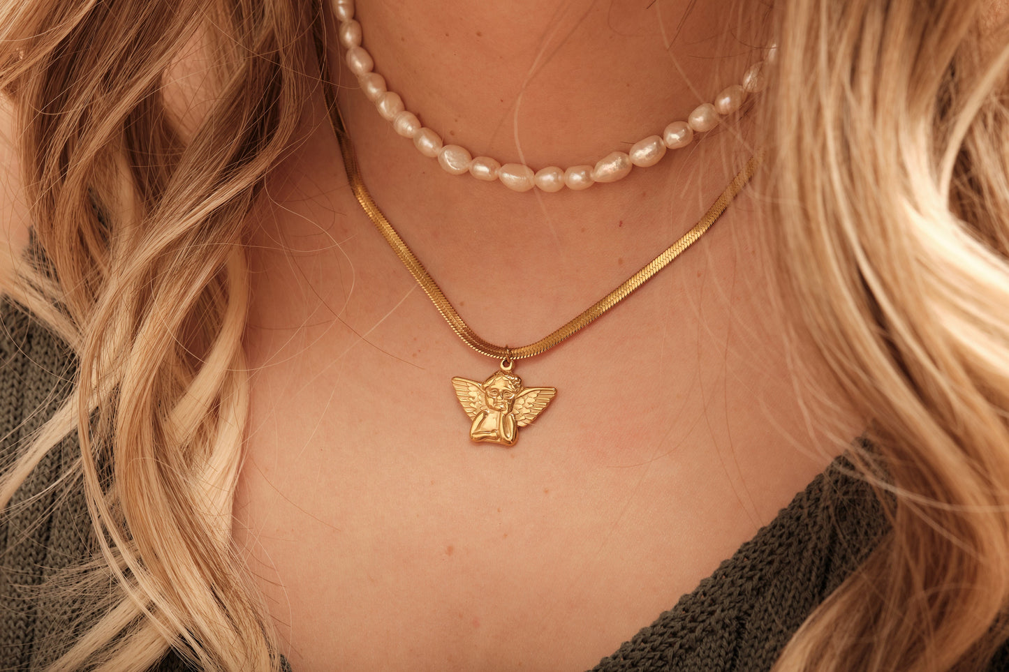 Freshwater pearl strand, Gold Hammered Moon Necklace - Natural Pearl Chain Necklace, Gold moon charm, Freshwater pearl necklace, real pearl