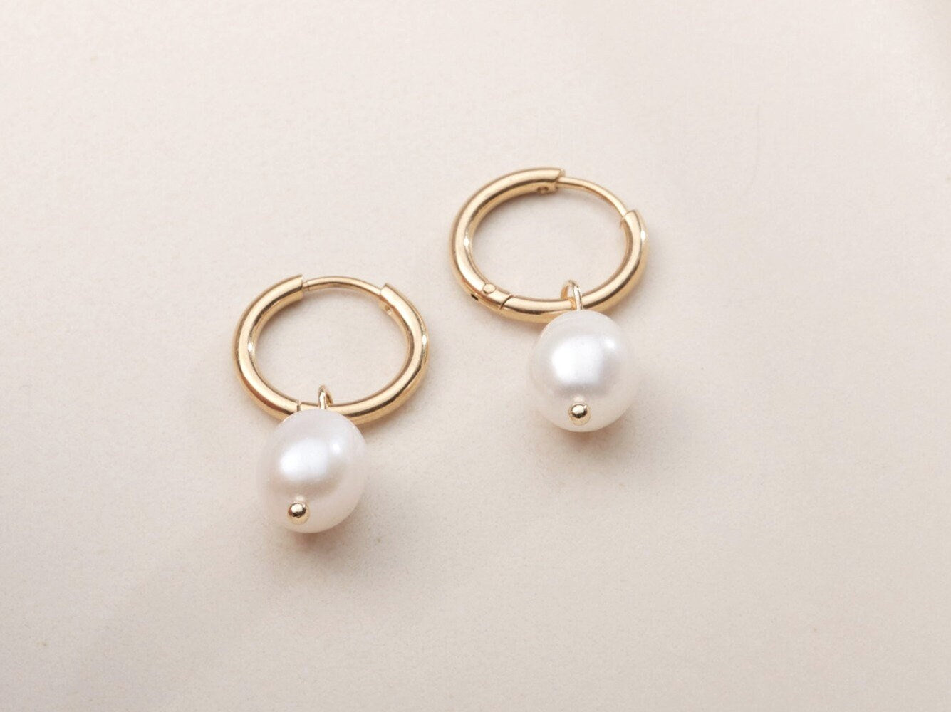 18K Gold Hoop Earring, Pearl Hoop Earring, Baroque Pearl Earring, Bridesmaids Gift, Geometric Earring, Minimalist Earring, Pearl Jewelry