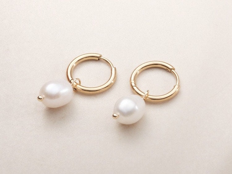 18K Gold Hoop Earring, Pearl Hoop Earring, Baroque Pearl Earring, Bridesmaids Gift, Geometric Earring, Minimalist Earring, Pearl Jewelry
