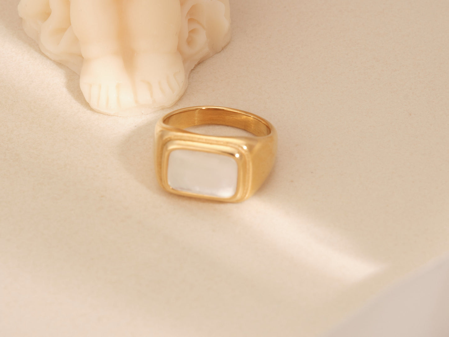 18K Gold Mother of Pearl Ring, Statement Ring, White Shell Ring, Stacking Rings, Gold Vintage Ring, Chunky Gold Ring, Square Mother of Pearl