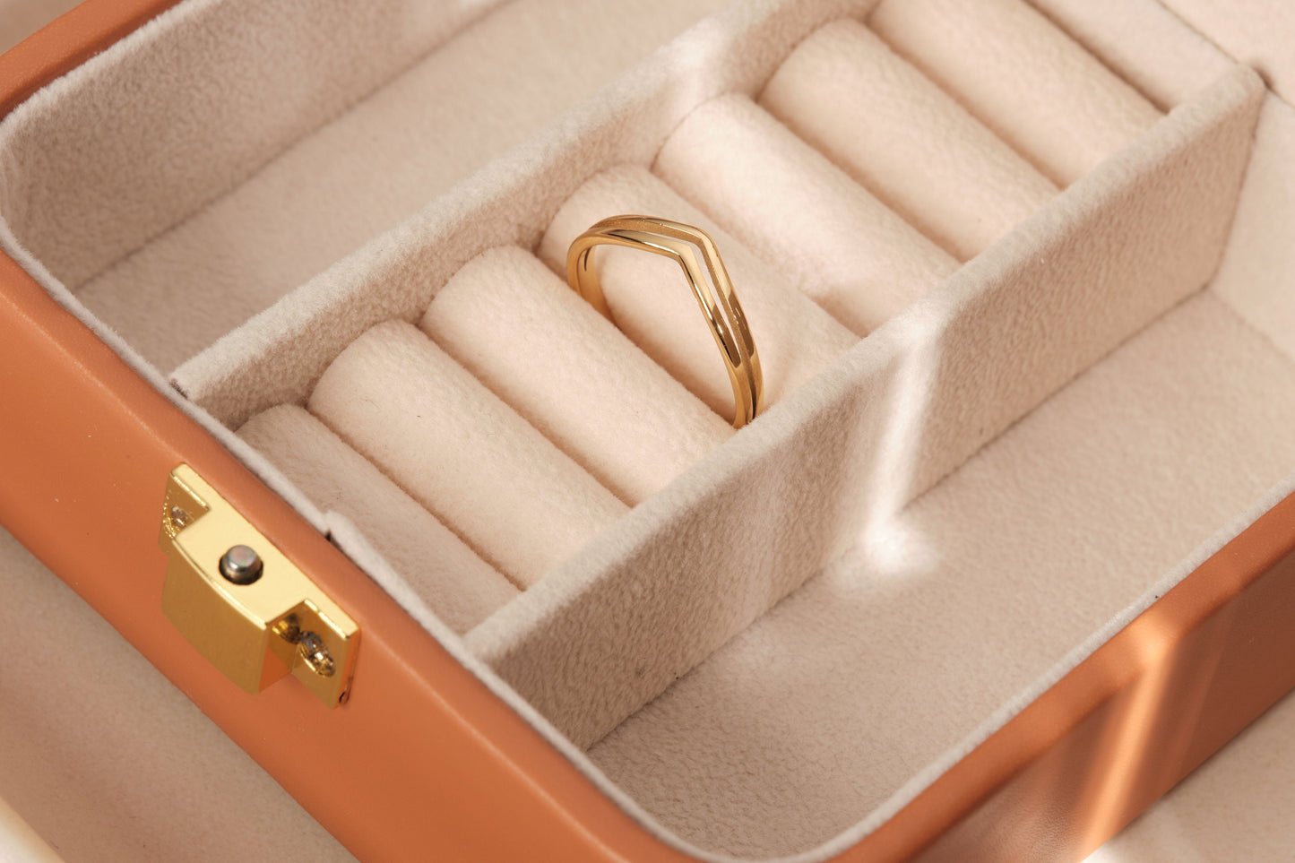 V minimalist ring, V gold ring, Dainty ring, Stackable ring, Gold Stacking Ring, Gold Ring, Pinky Ring, Thin Ring, Waterproof Ring, chic