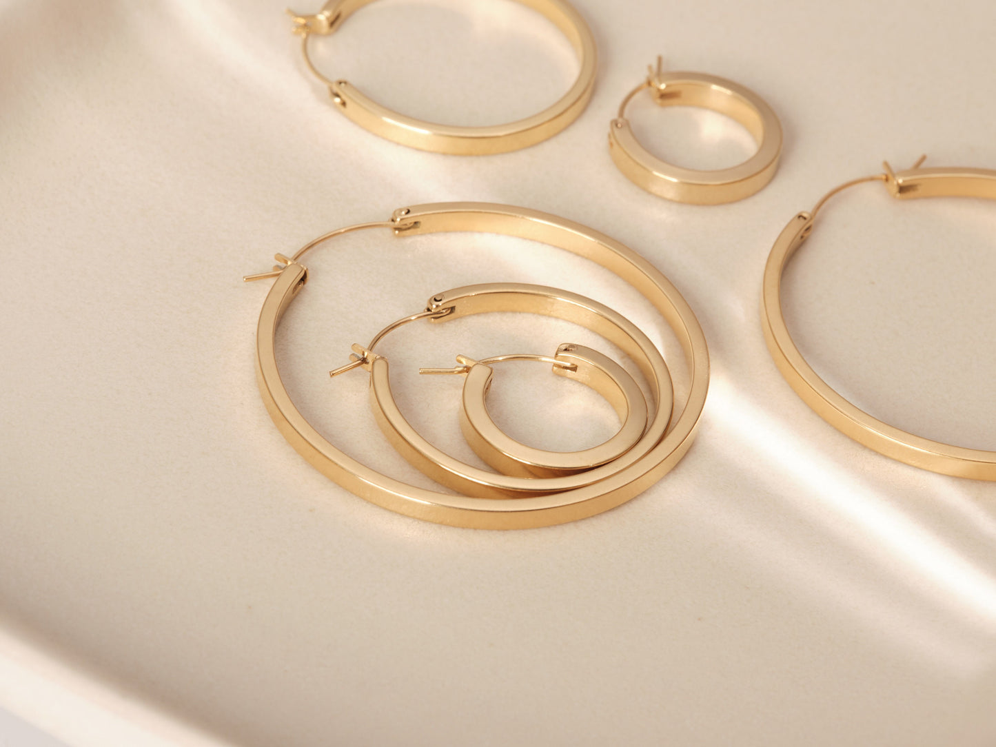 Gold Hoop Earrings, Gold Chunky Hoops, Thick Hoops, Lightweight Hoop Earrings, Classic Hoops, Gold Hoops, Plain Hoops, Simple Hoops