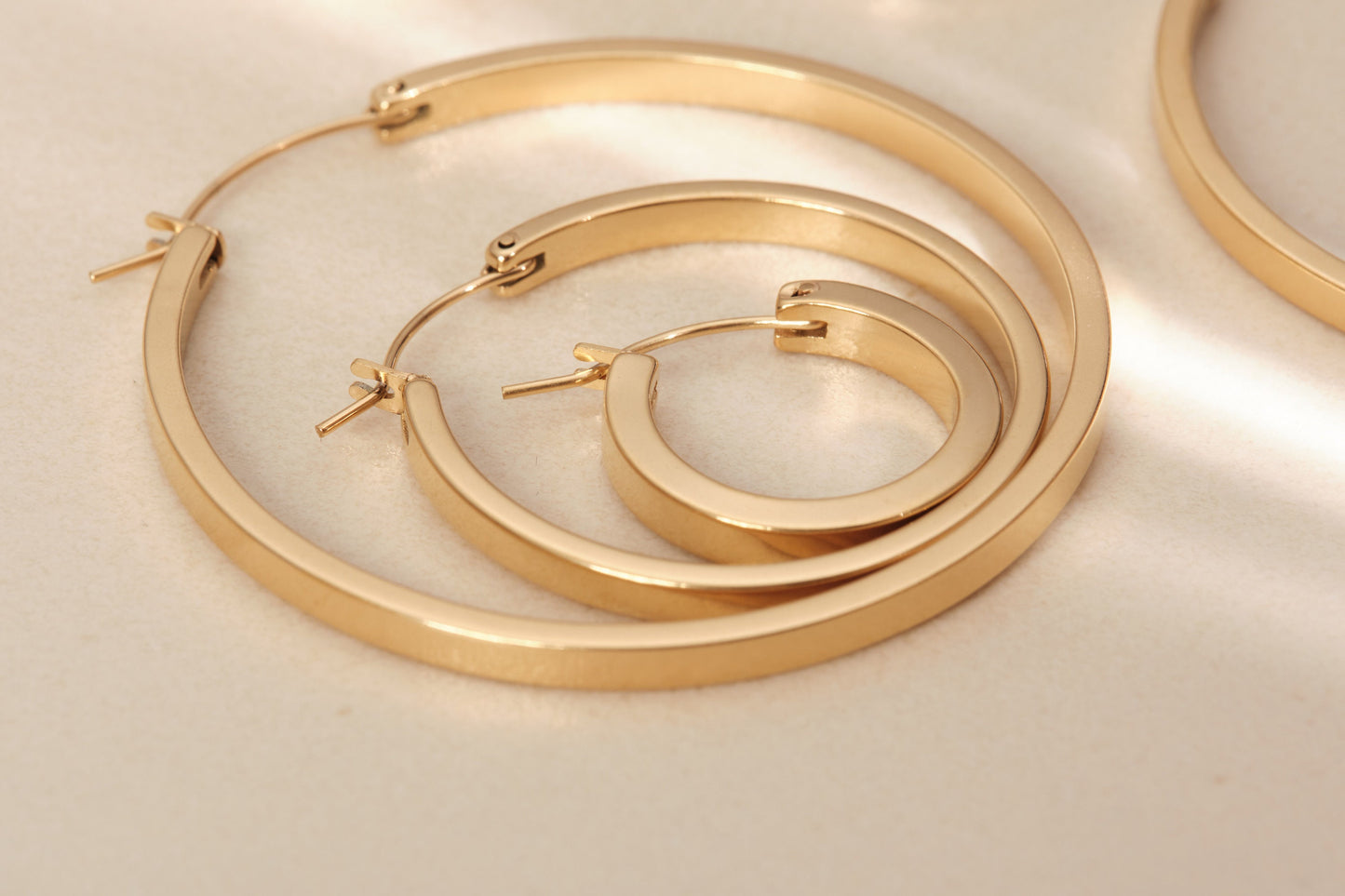Gold Hoop Earrings, Gold Chunky Hoops, Thick Hoops, Lightweight Hoop Earrings, Classic Hoops, Gold Hoops, Plain Hoops, Simple Hoops
