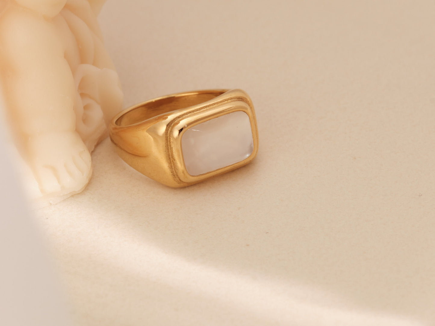 18K Gold Mother of Pearl Ring, Statement Ring, White Shell Ring, Stacking Rings, Gold Vintage Ring, Chunky Gold Ring, Square Mother of Pearl