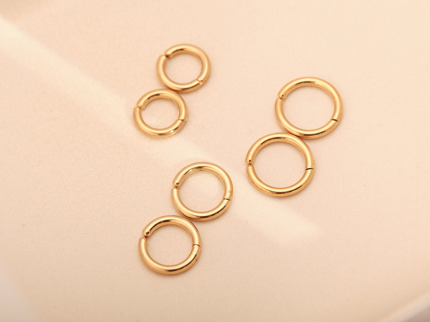 Gold Small Huggie hoop earring, gold hoop earrings, thick hoop earrings, Gold Huggies, chunky Huggie, Silver Huggies, Silver Earrings, Clip