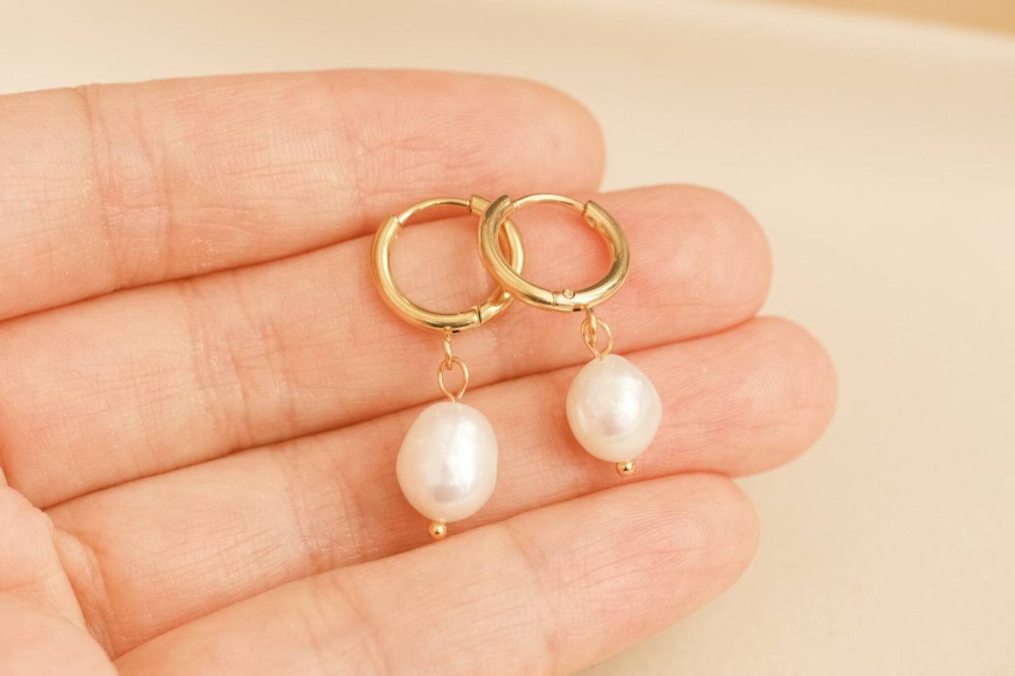 18K Gold Hoop Earring, Pearl Hoop Earring, Baroque Pearl Earring, Bridesmaids Gift, Geometric Earring, Minimalist Earring, Pearl Jewelry