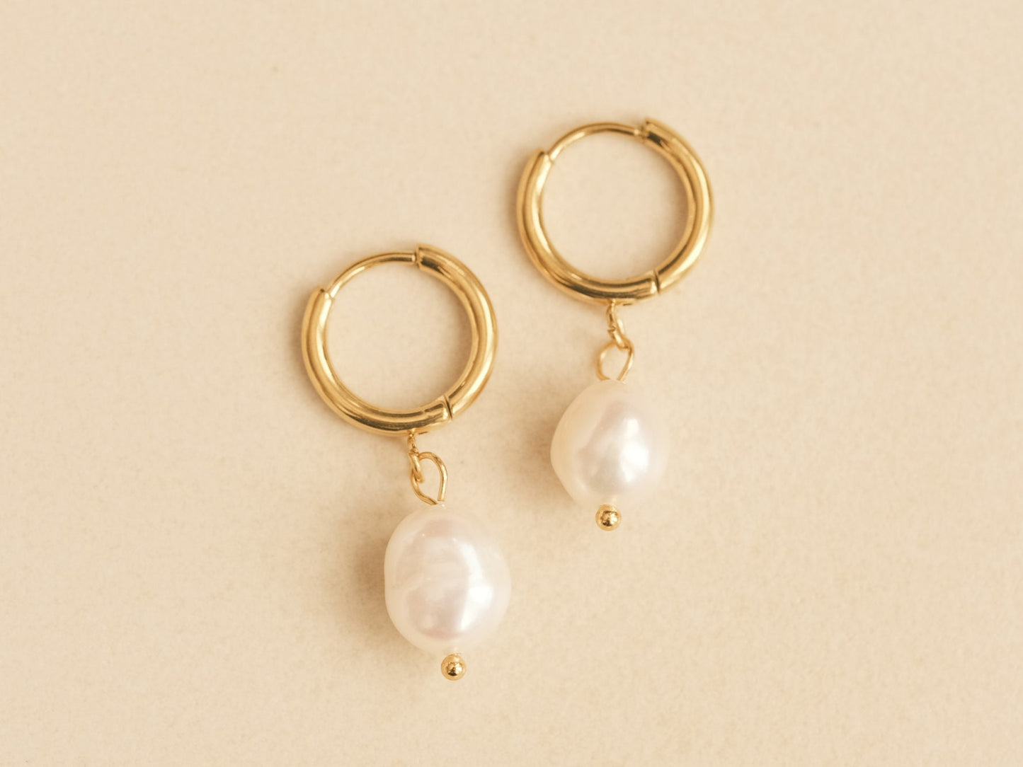 18K Gold Hoop Earring, Pearl Hoop Earring, Baroque Pearl Earring, Bridesmaids Gift, Geometric Earring, Minimalist Earring, Pearl Jewelry