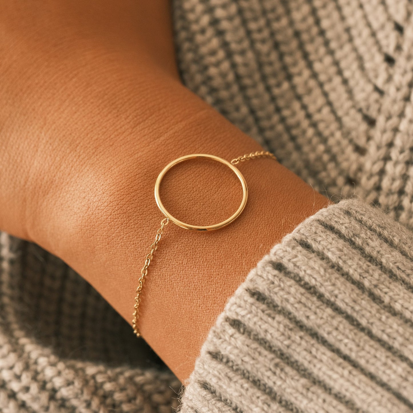 Gold Eternal Circle Bracelet, Gold Bracelet, Large Circle Bracelet, Dainty Bracelet, Gold Bracelet Gift, Bracelet Gift for Daughter from Mom