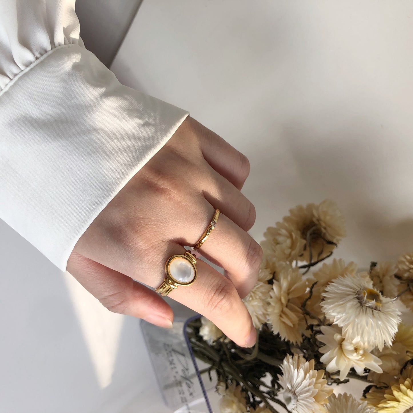 Gold Mother of Pearl Ring, Gold Vintage Ring, Gold Ring, Vintage Mother of Pearl Signet Ring,Gemstone with Rainbow reflection Gift