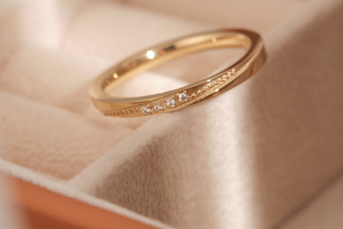 Minimalist CZ Ring, Dainty CZ Ring, Dainty Ring, Thin Ring, Minimalist Ring, Women's Ring, Simple Ring, Stacking Ring, Gold Ring, zirconia